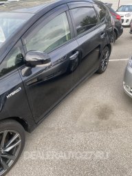 Toyota prius alpha 2016 1