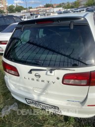 Nissan liberty 2002 3