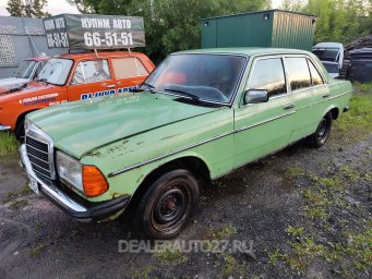 Daimler-Benz 200D 1976 год 3