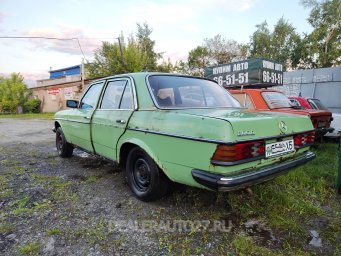Daimler-Benz 200D 1976 год 1